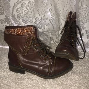 Brown zipper detailed combat boots